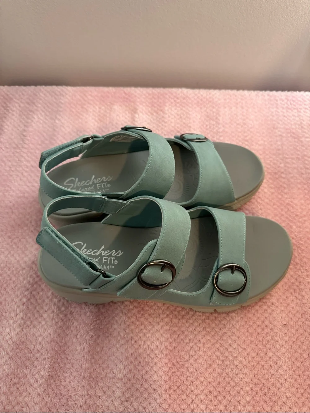 Skechers Relaxed Fit Sandals (7.5) - Picture 2 of 6